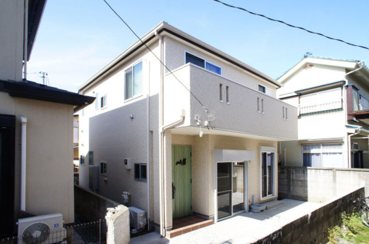 家族の愛情があふれる、リビングから続く土間のある家